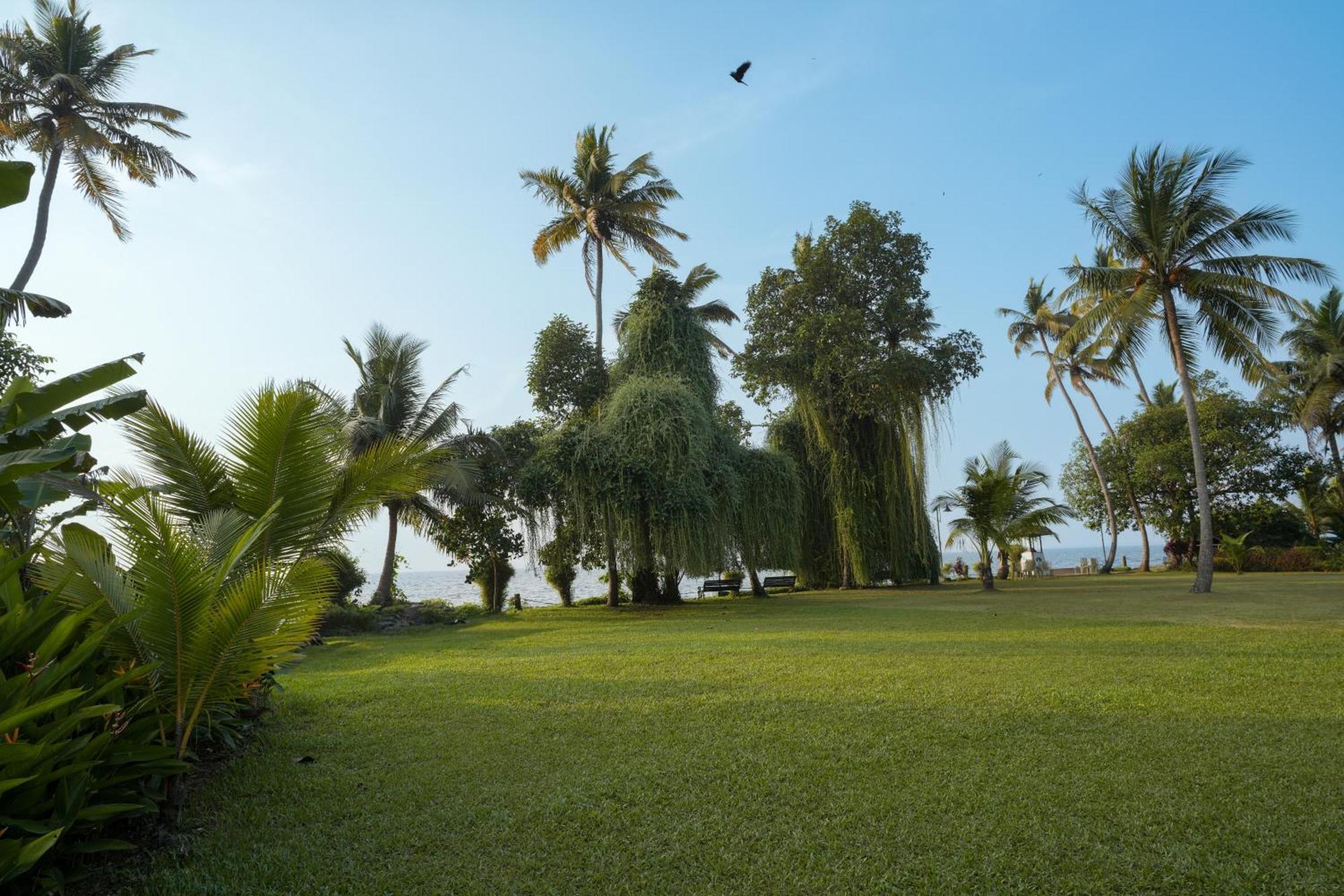 Lakesong Resort Kumarakom Exterior photo