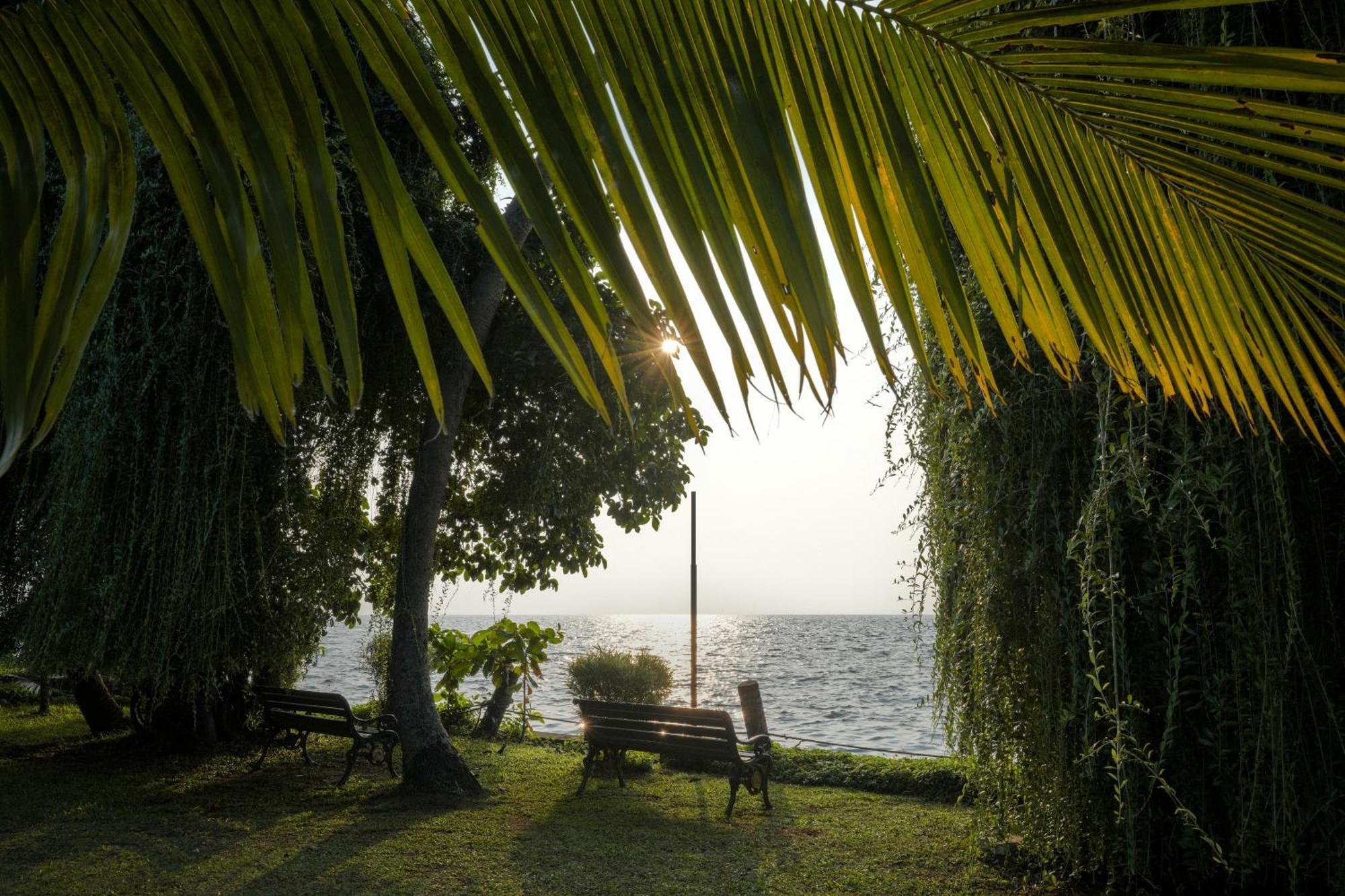 Lakesong Resort Kumarakom Exterior photo
